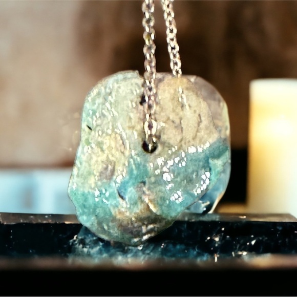 Turquoise serenity stone and chain - Picture 3 of 5